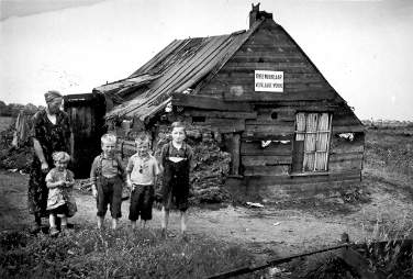 Sod hut in Westerhaar (1940)